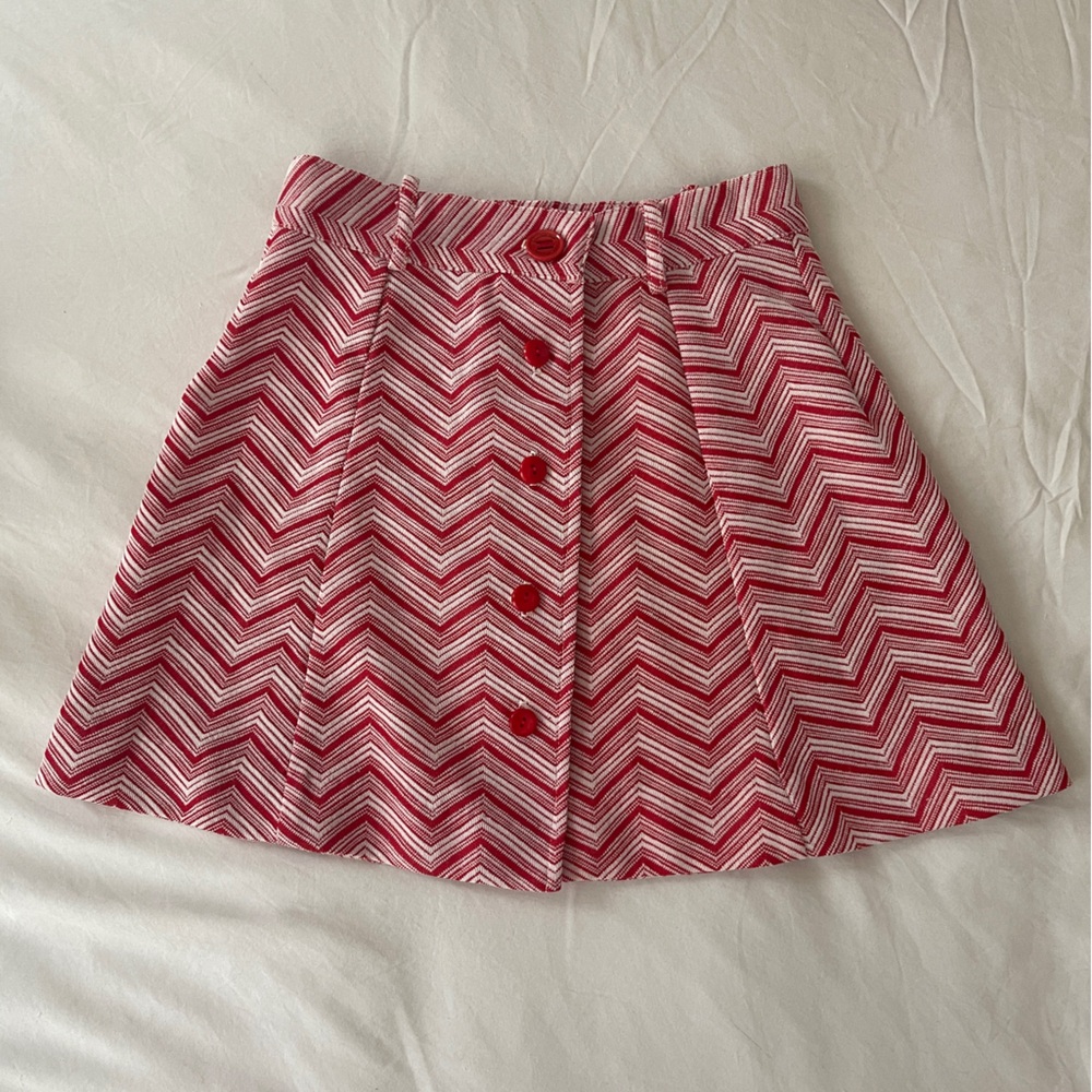 Vintage 70s Red and White Chevron Mini Skirt with Buttons
